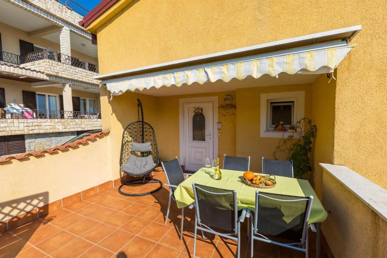 Diana Apartment Crikvenica 0*,  Croatia